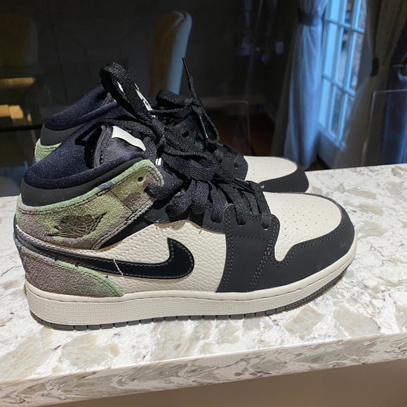 Jordan 1 Mid Camo (2020) - Picture 4 of 5